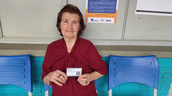 Há 18 anos, o voto da aposentada Marilda Polleze Suave, de 88 anos, não é mais obrigatório, mas para ela é um compromisso. Crédito: Viviane Maciel