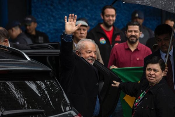 Lula chega para votar em São Bernardo do Campo