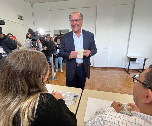 O ex-governador Geraldo Alckmin (PSB) votou em um colégio no bairro Jardim Colombo, zona sul de São Paulo