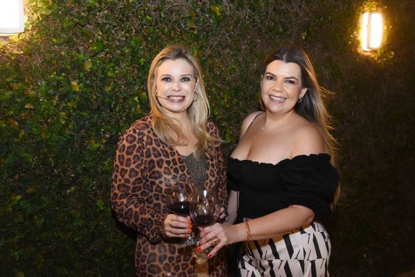 Daniela Morais e Fernanda Prates prestigiando a amiga Flávia Fardim
