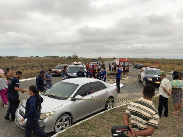 O acidente foi entre o Trevo da Lagoa do Siri com a localidade de Jacarandá, em Marataízes, e envolveu um carro e uma moto por Adriano Maratimba