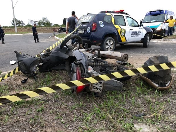 O acidente foi entre o Trevo da Lagoa do Siri com a localidade de Jacarandá, em Marataízes, e envolveu um carro e uma moto por Adriano Maratimba
