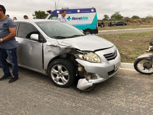 O acidente foi entre o Trevo da Lagoa do Siri com a localidade de Jacarandá, em Marataízes, e envolveu um carro e uma moto por Adriano Maratimba