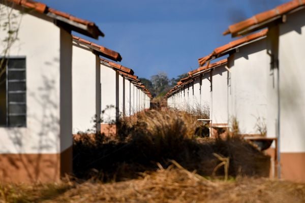Casas do condomínio Mata do Cacau do programa Minha Casa Minha Vida em Linhares por Fernando Madeira