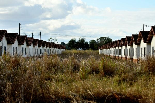 Casas do condomínio Mata do Cacau do programa Minha Casa Minha Vida em Linhares por Fernando Madeira