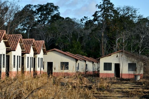 Casas do condomínio Mata do Cacau do programa Minha Casa Minha Vida em Linhares por Fernando Madeira