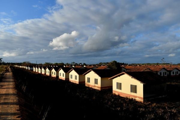 Casas do condomínio Mata do Cacau do programa Minha Casa Minha Vida em Linhares por Fernando Madeira