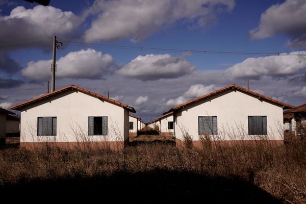 Casas do condomínio Mata do Cacau do programa Minha Casa Minha Vida em Linhares por Fernando Madeira
