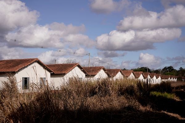 Casas do condomínio Mata do Cacau do programa Minha Casa Minha Vida em Linhares por Fernando Madeira