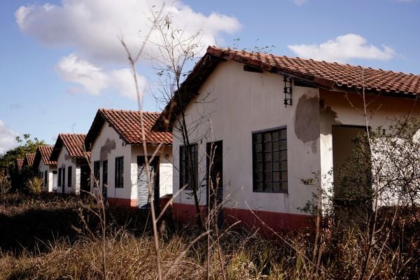 Casas do condomínio Mata do Cacau do programa Minha Casa Minha Vida em Linhares por Fernando Madeira