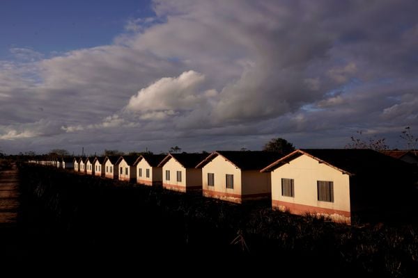 Casas do condomínio Mata do Cacau do programa Minha Casa Minha Vida em Linhares por Fernando Madeira