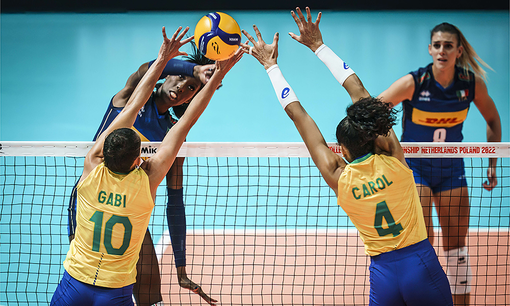 Em jogo eletrizante, Brasil vence Itália no tie-break e sobe na