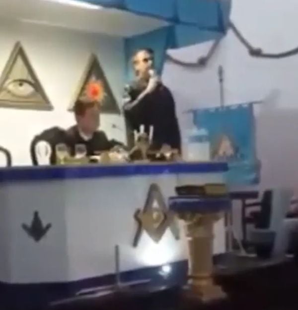 O presidente Jair Bolsonaro (PL) em loja maçônica: vídeo antigo viralizou nesta terça-feira