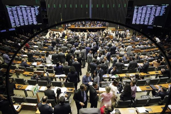 Sessão da Câmara dos Deputados: mudança na composição partidária para 2023