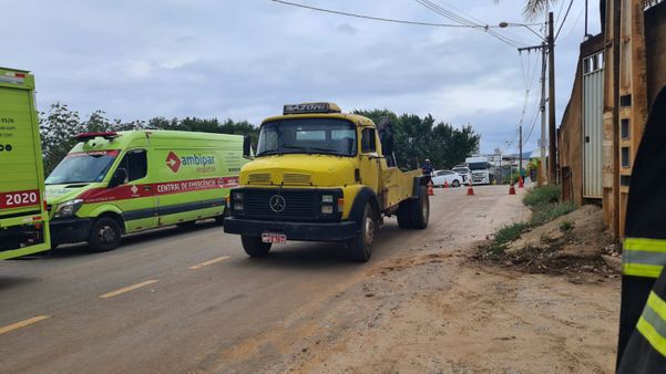 O transbordo do caminhão-tanque foi realizado por volta das 18h, no bairro São Joaquim, em Cachoeiro de Itapemirim por Divulgação \ PM