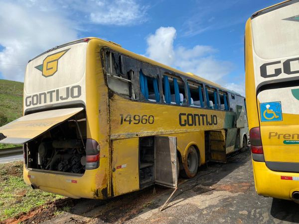 O acidente ocorreu após um ônibus da empresa Gontijo tombar na BR 101, em Anchieta por Matheus Passos