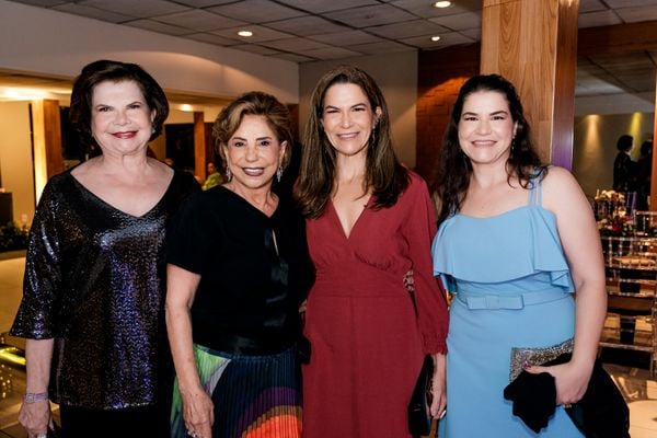 Teresa Bedran, Walmir Sasso, Renata e Fernanda Bedran