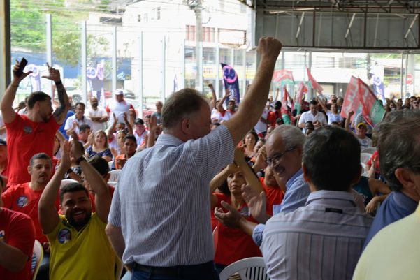 Renato Casagrande (PSB) em encontro com sindicalistas e candidatos eleitos