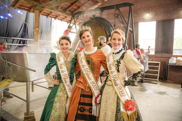 Festa da Polenta 2022: Pietra da Costa Simoni foi eleita a Rainha da Festa e Lavínia Pizzol Pasinato e Agnes Minete Araújo, 1ª e 2ª Princesas, respectivamente