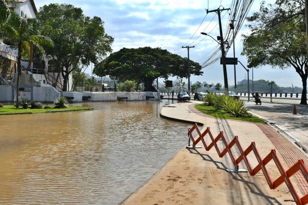 Rompimento de adutora alagou trecho da Avenida Beira-Mar próximo ao Saldanha por Fernando Madeira