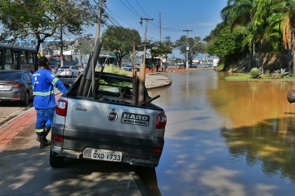 Rompimento de adutora alagou trecho da Avenida Beira-Mar próximo ao Saldanha por Fernando Madeira