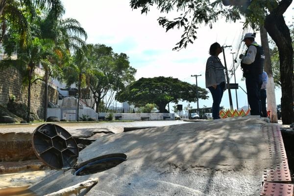 Rompimento de adutora alagou trecho da Avenida Beira-Mar próximo ao Saldanha por Fernando Madeira