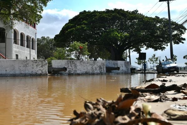 Rompimento de adutora alagou trecho da Avenida Beira-Mar próximo ao Saldanha por Fernando Madeira