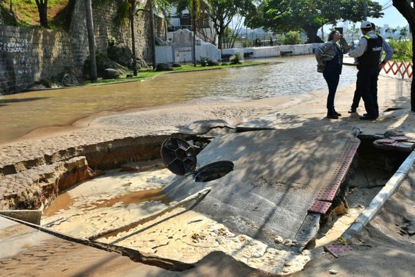 Rompimento de adutora alagou trecho da Avenida Beira-Mar próximo ao Saldanha por Fernando Madeira