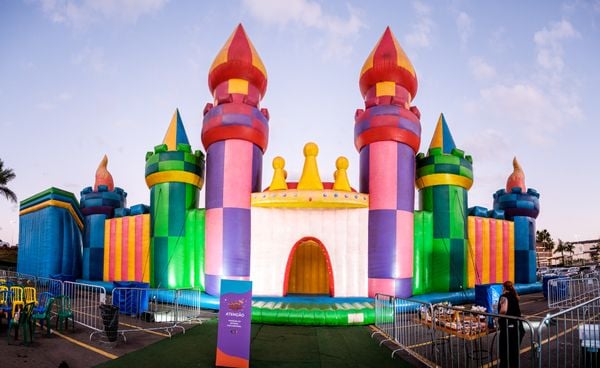  Jump Around, o maior castelo inflável da América Latina está no Shopping Vitória