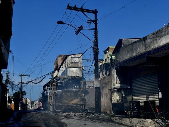 Criminosos incendiaram um ônibus no bairro Consolação. Foto: Fernando Madeira por Fernando Madeira
