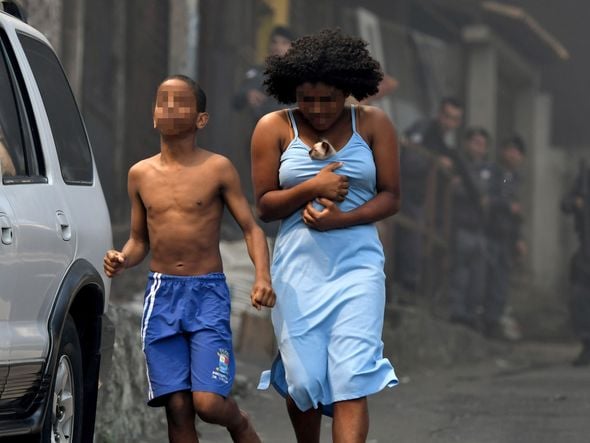 Crianças levam animal de estimação. Foto: Fernando Madeira por Fernando Madeira