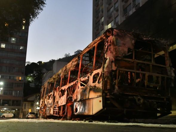 Ônibus incendiado no Centro de Vitória. Foto: Fernando Madeira  por Fernando Madeira