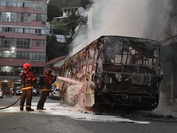 Ônibus incendiado no Centro de Vitória. Foto: Fernando Madeira  por Fernando Madeira