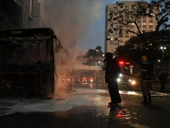 Ônibus incendiado no Centro de Vitória. Foto: Fernando Madeira  por Fernando Madeira