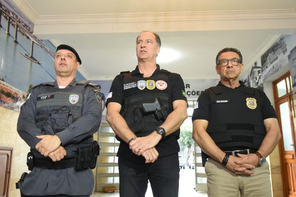 Comandante-geral da PM, coronel Douglas Caus, secretário de Estado da Segurança Pública e Defesa Social, coronel Marcio Celante, e delegado-geral da PCES, José Darcy Arruda
