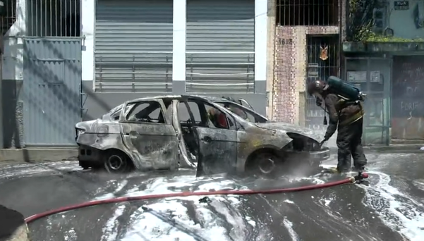 Carro de reportagem da TV Tribuna foi incendiado em Vitória