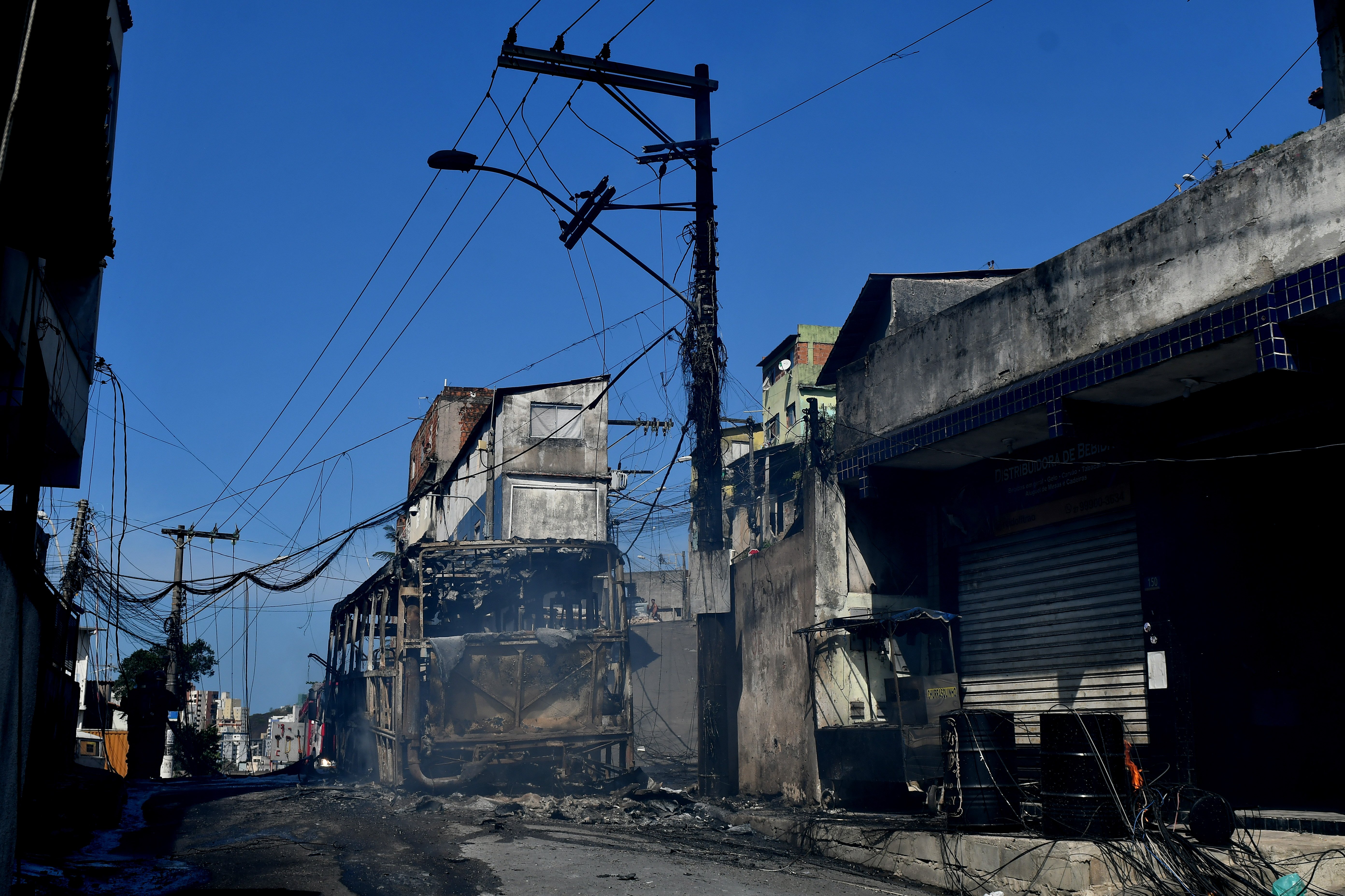 Criminosos incendiaram um ônibus no bairro Consolação. Foto: Fernando Madeira