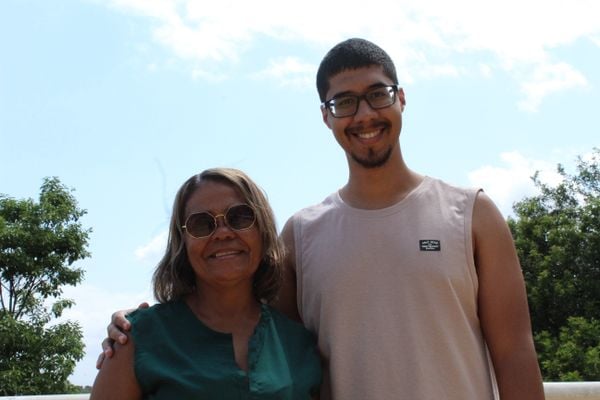 Hoje, ao lado do filho de 20 anos, Rosemary diz que a gravidez foi 