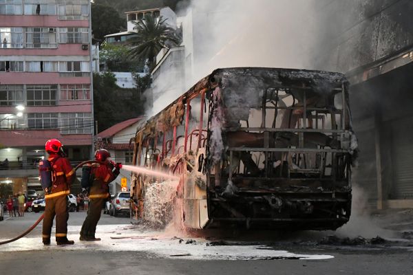 Ônibus incendiado no Parque Moscoso