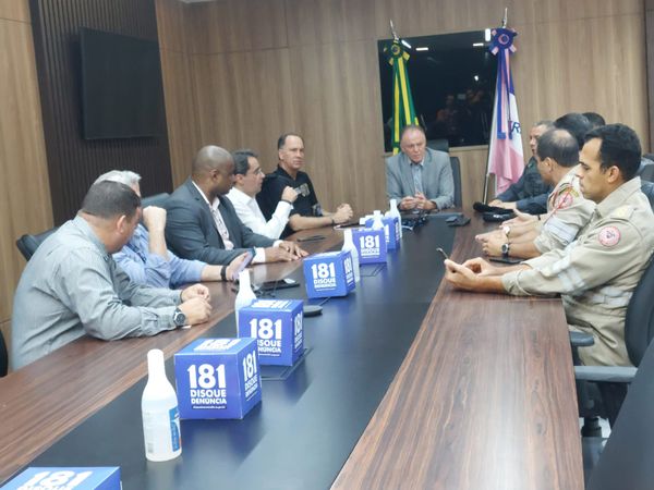Reunião do governador Renato Casagrande com representantes das forças de Segurança, na Secretaria de Estado da Segurança Pública, sobre ataques a ônibus na Grande Vitória