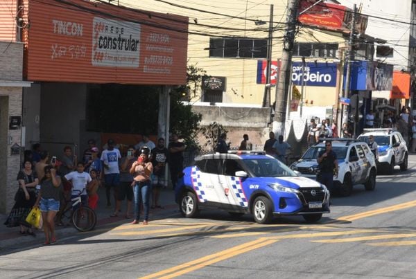 Movimentação de moradores e comerciantes no bairro Santo Antônio, em Vitória por Carlos Alberto Silva | A Gazeta