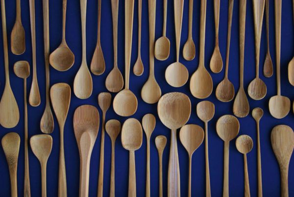 As famosas colheres de bambu de Alvaro Abreu são instrumento para o livro  