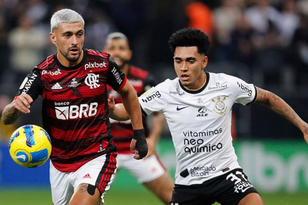 Arrascaeta fez uma partida regular diante do Corinthians