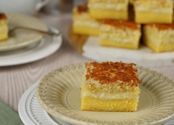 Bolo de fubá cremoso para o café da tarde