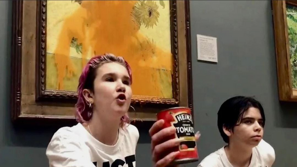 Ativistas da organização britânica Just Stop Oil jogaram sopa de tomate no quadro 