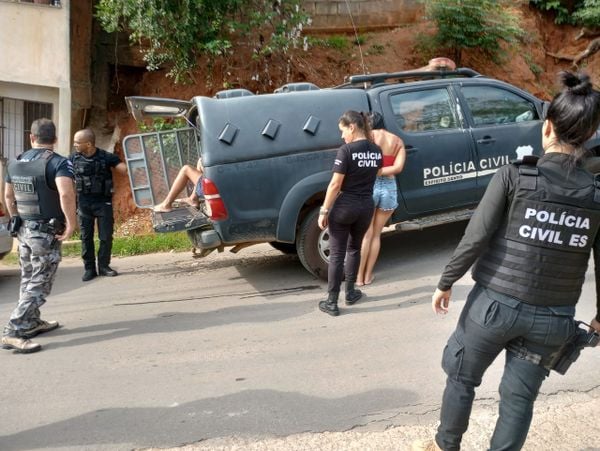 A polícia prendeu três pessoas apontadas como liderança do tráfico de drogas local de Cachoeiro por Divulgação \ PC