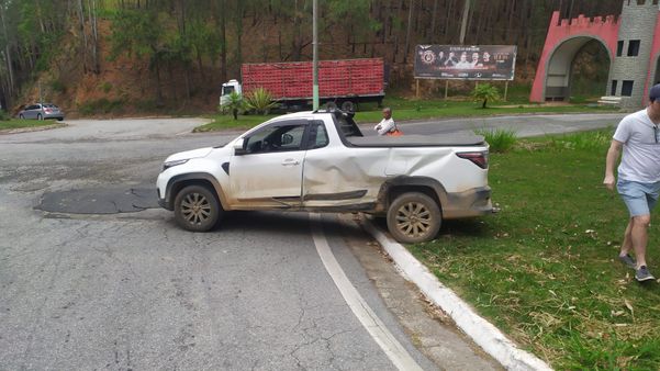 O acidente aconteceu na manhã deste sábado (15), na BR 262, no Trevo de Conceição do Castelo por Divulgação \ Corpo de Bombeiros