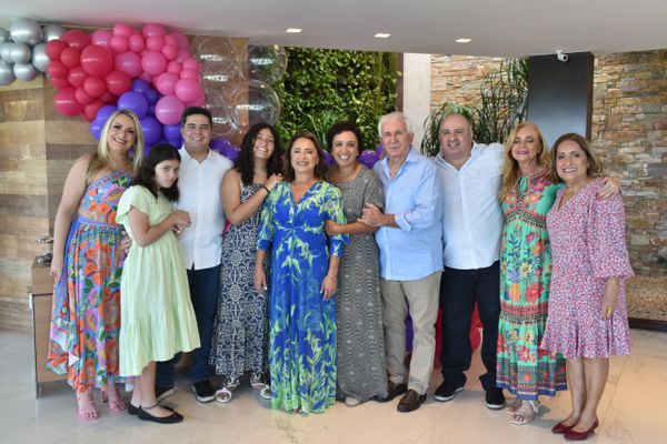 Nazaré Neves e família