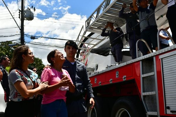 Emoção e homenagens: soldado Ferrani é enterrado em Cariacica por Fernando Madeira