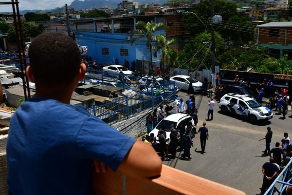 Emoção e homenagens: soldado Ferrani é enterrado em Cariacica por Fernando Madeira